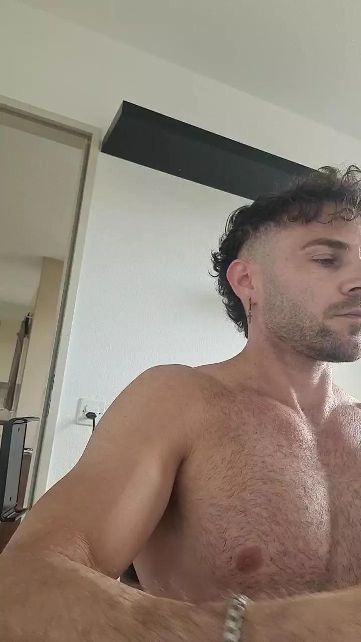 ALPHA_HUNK on Cam4 