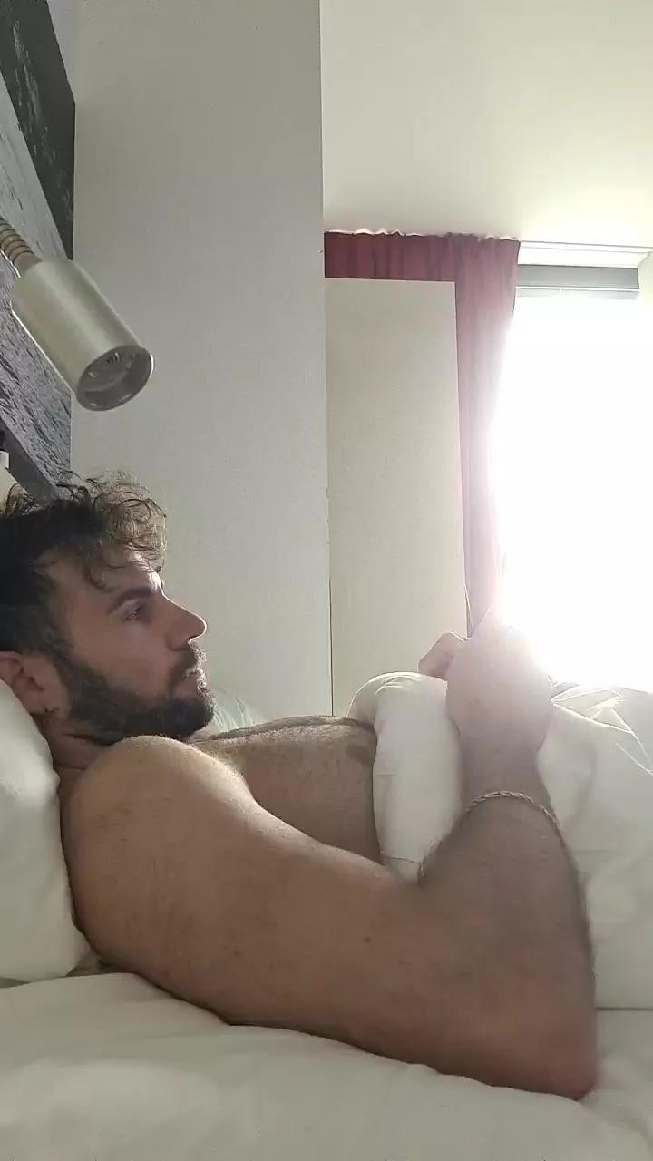 ALPHA_HUNK on Cam4 