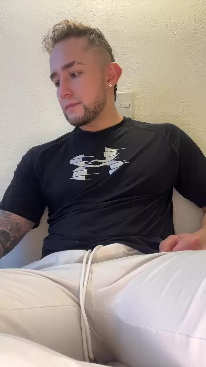 Andrew_wallker on Cam4 