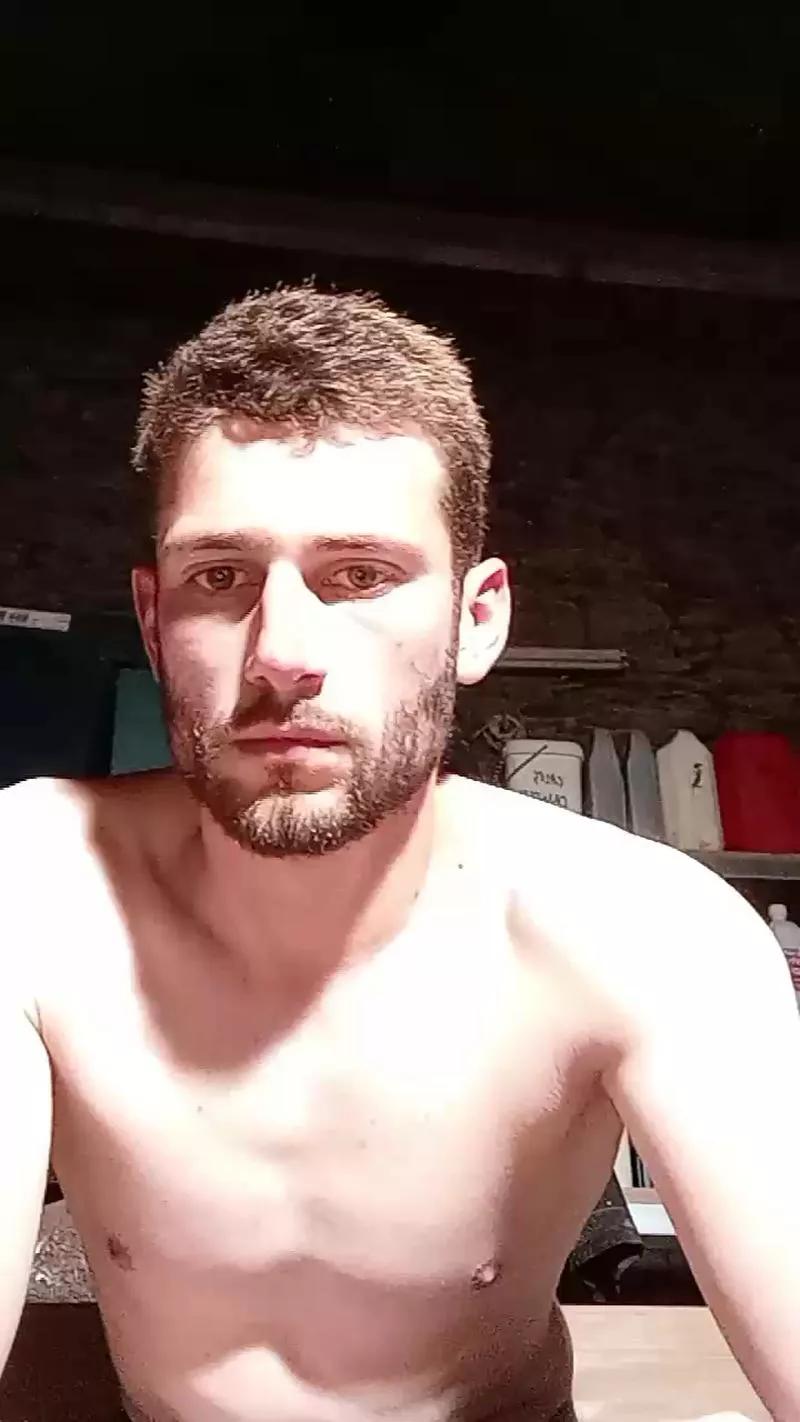 Benitoushow on Cam4 