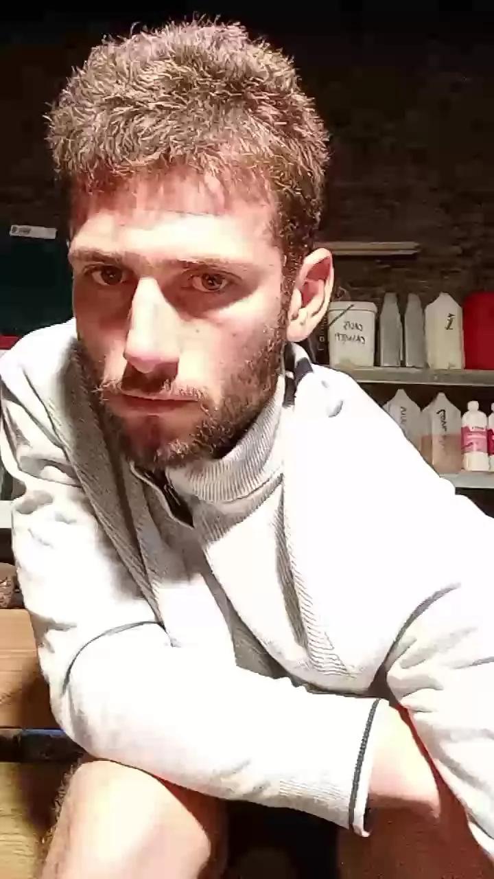 Benitoushow on Cam4 