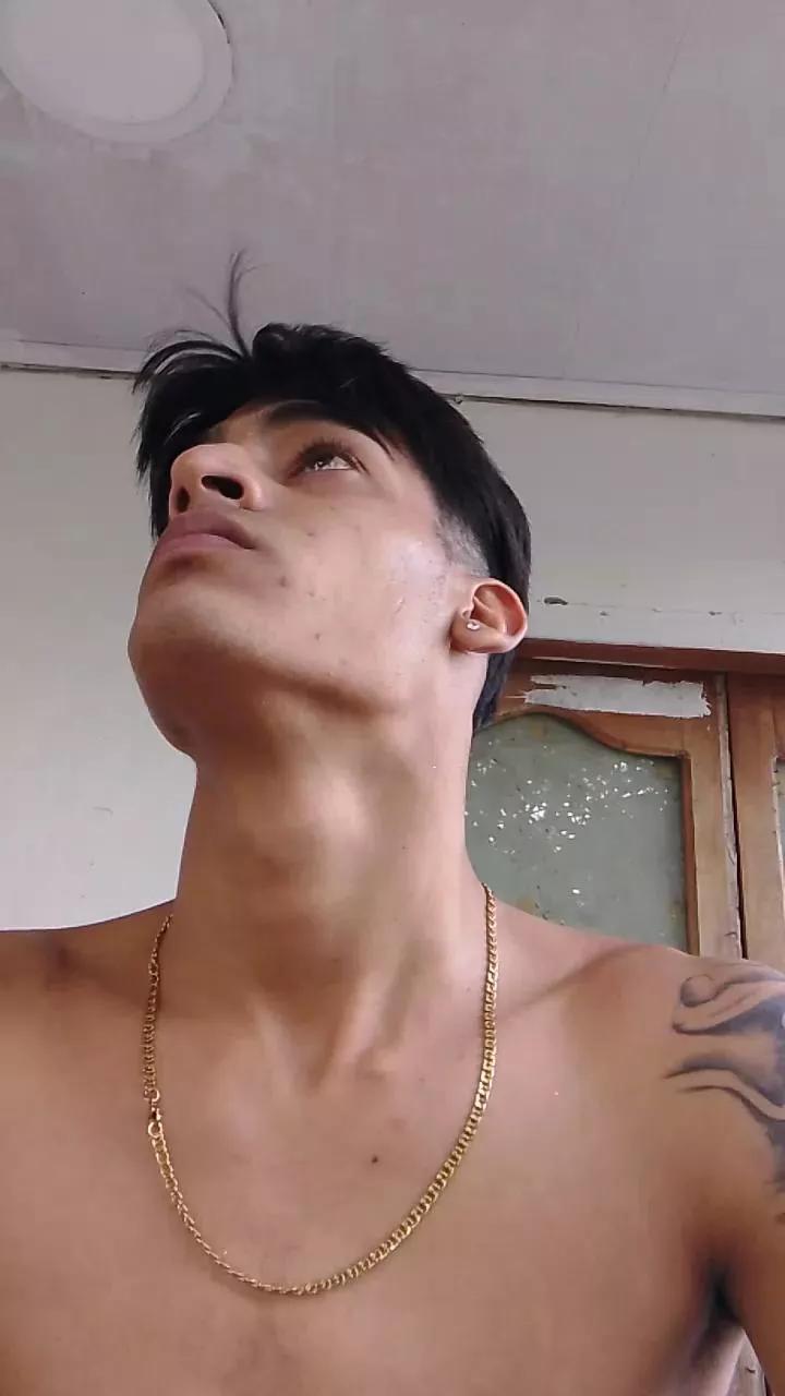 biglatinhard777 on Cam4 