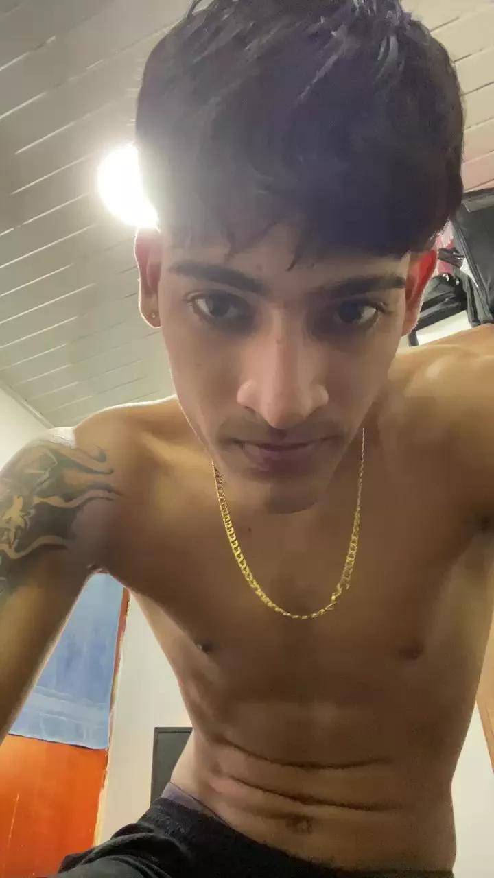 biglatinhard777 on Cam4 