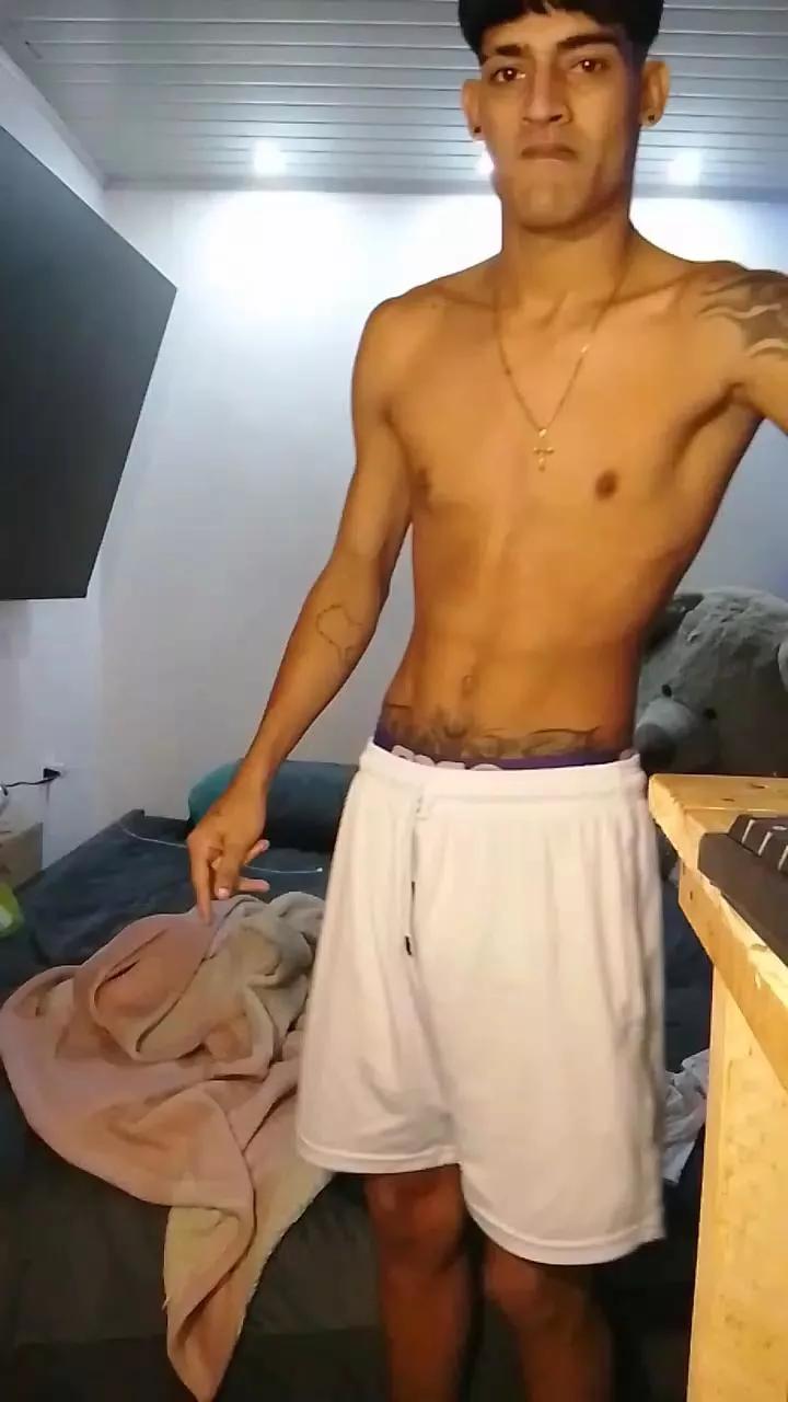 biglatinhard777 on Cam4 