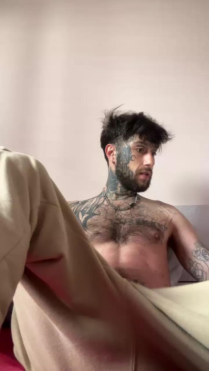 BigProfit95 on Cam4 