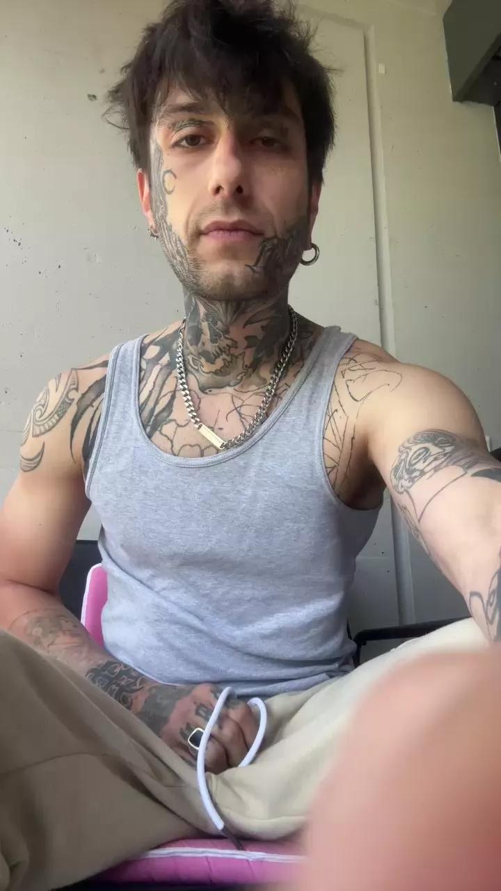 BigProfit95 on Cam4 