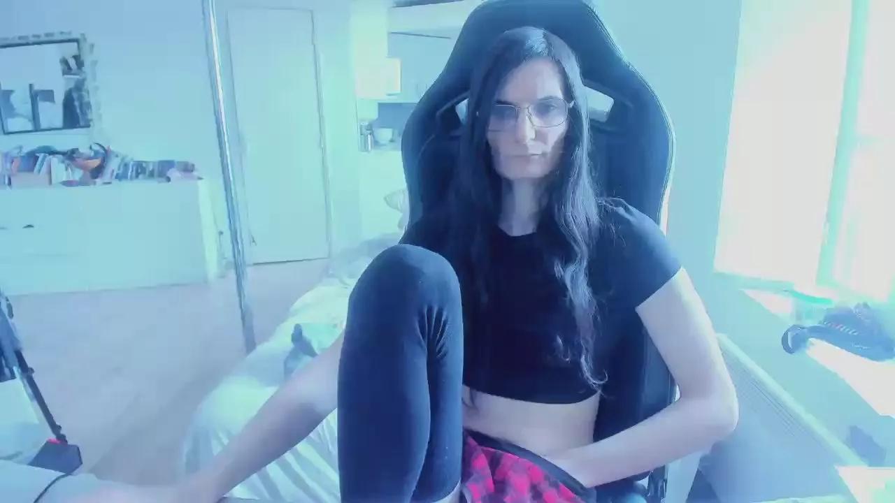 CeriseLapine on Cam4 