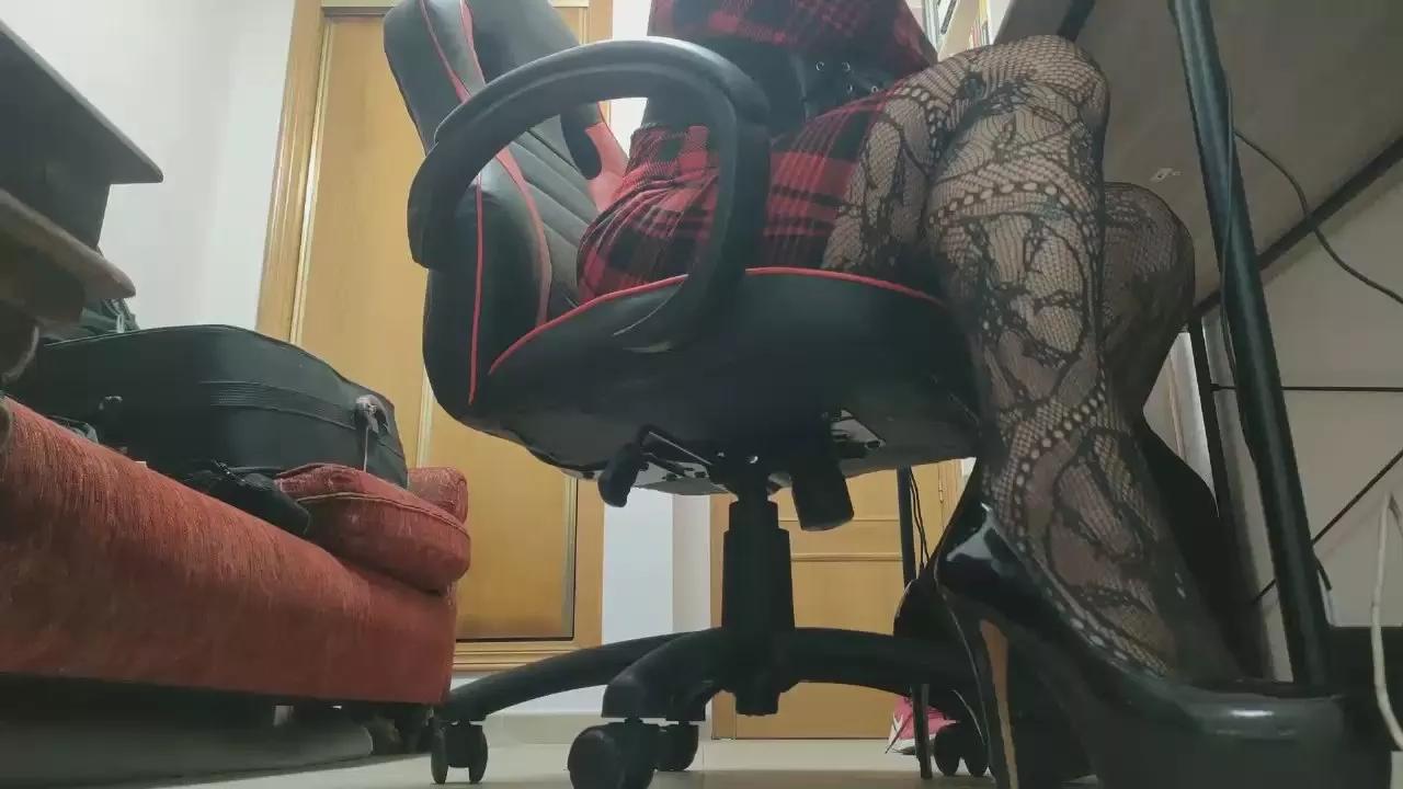 ChloeTvFem on Cam4 