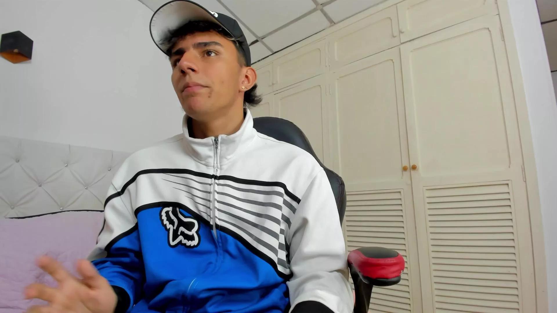 CoboStone on Cam4 