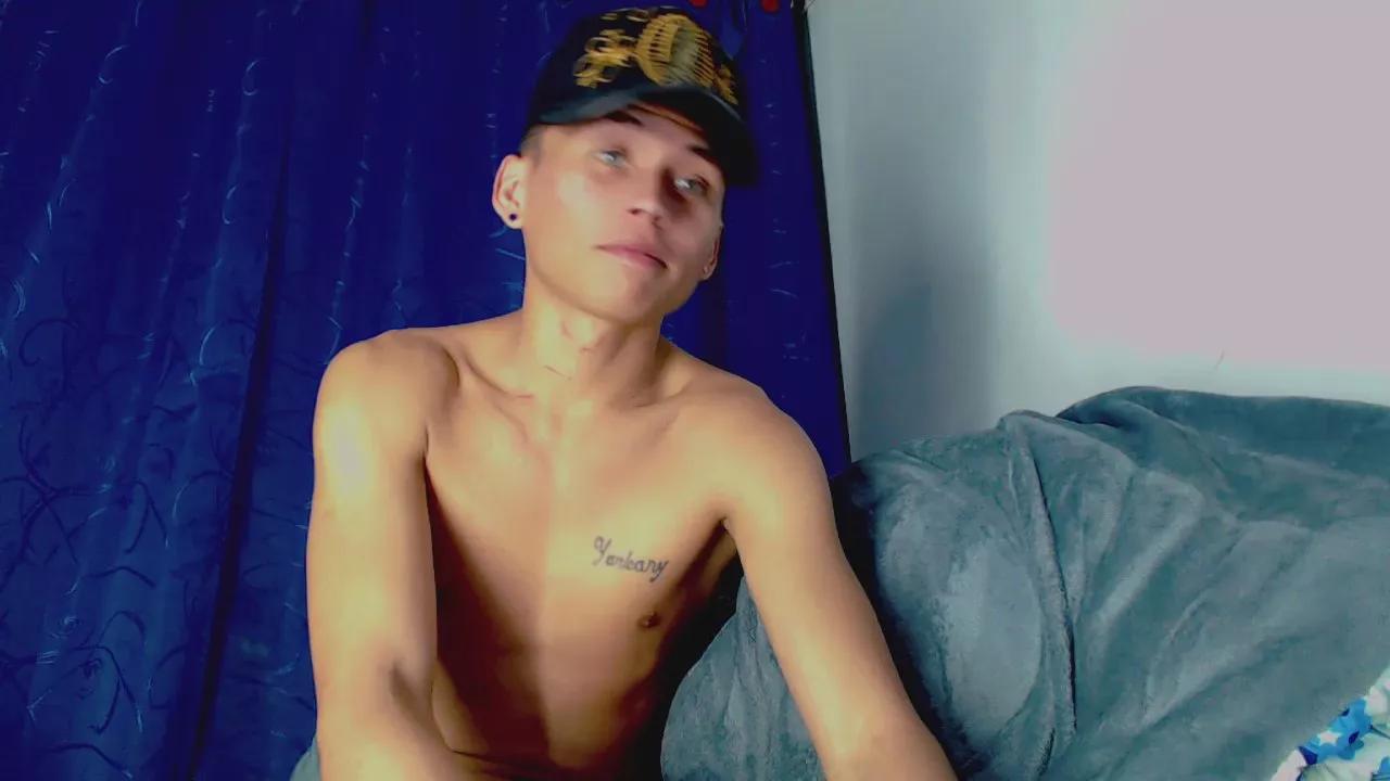 FerAndDaniel021 on Cam4 