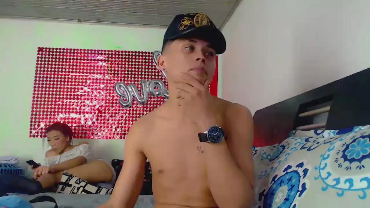 FerAndDaniel021 on Cam4 