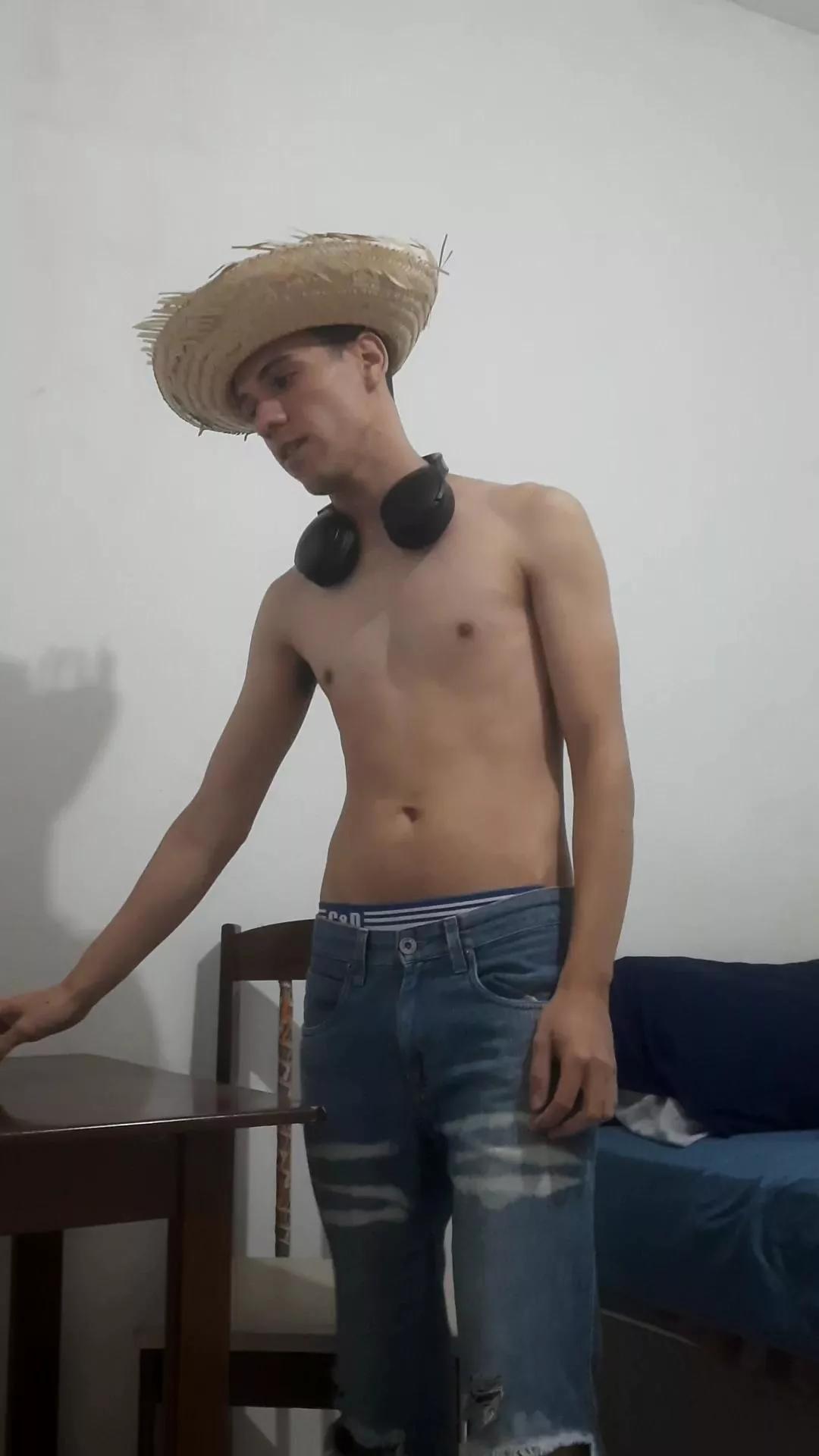 Gabriel_vale98 on Cam4 