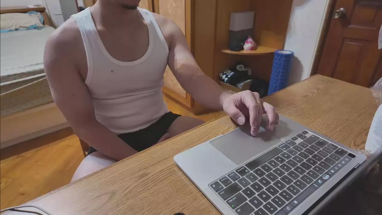 gunwow on Cam4 