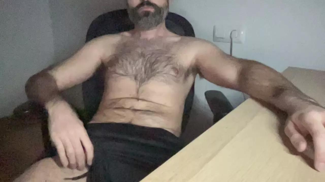 hairywanker35 on Cam4 
