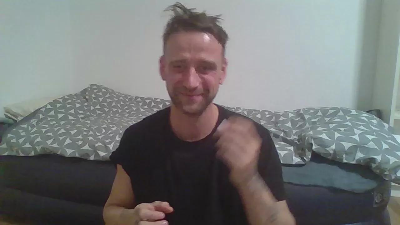 hartdickleon on Cam4 