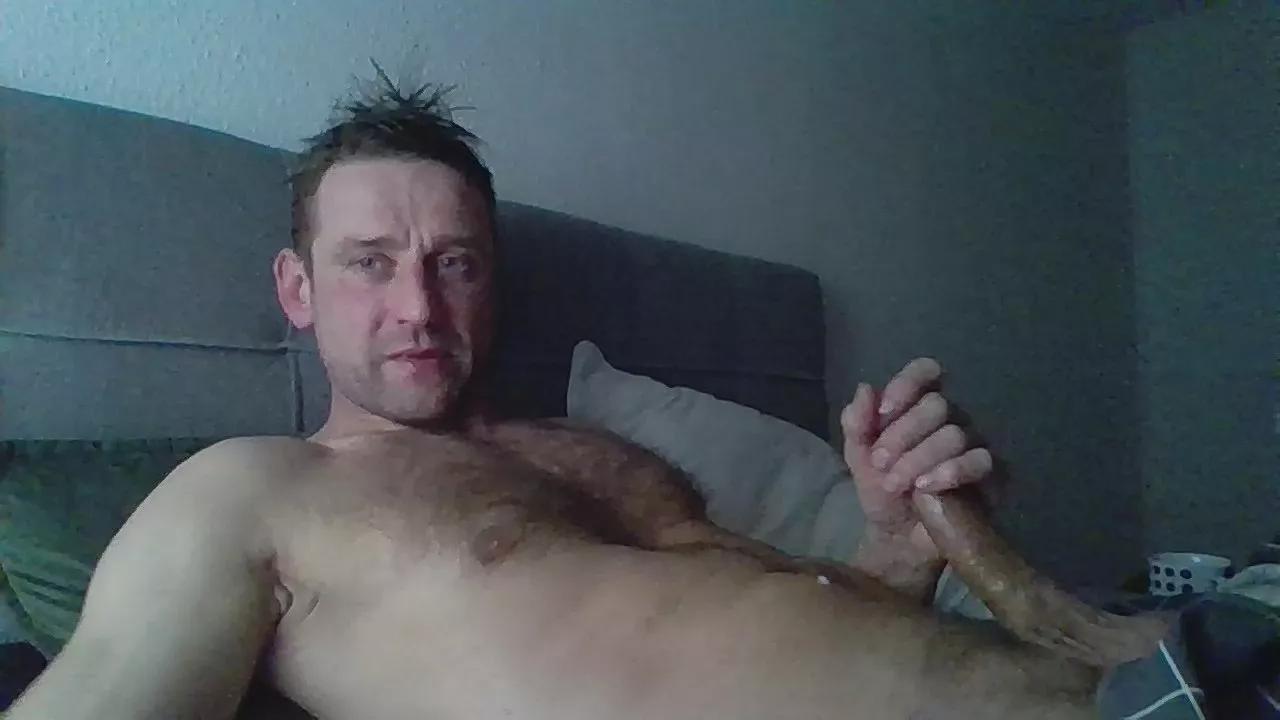 hartdickleon on Cam4 