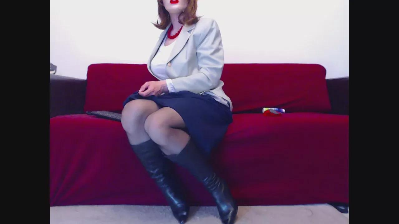 Kamila_office on Cam4 