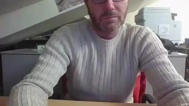 Leo_Hardyman on Cam4 