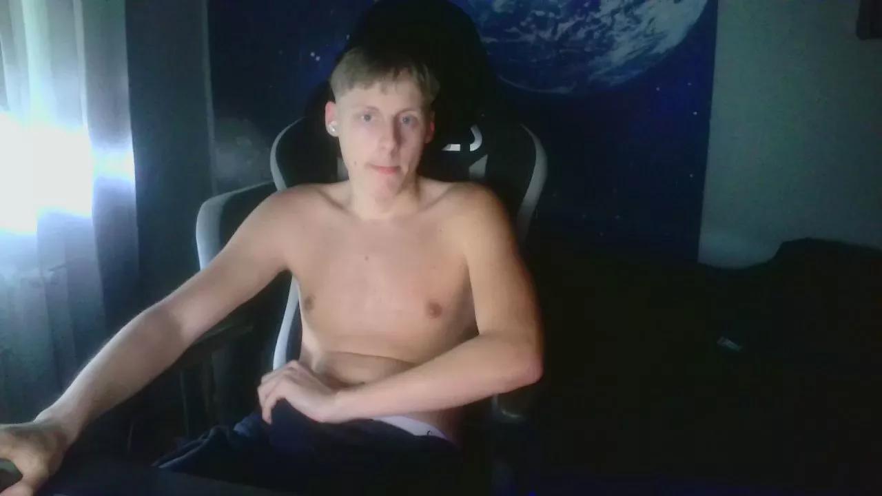 looverboy18y on Cam4 