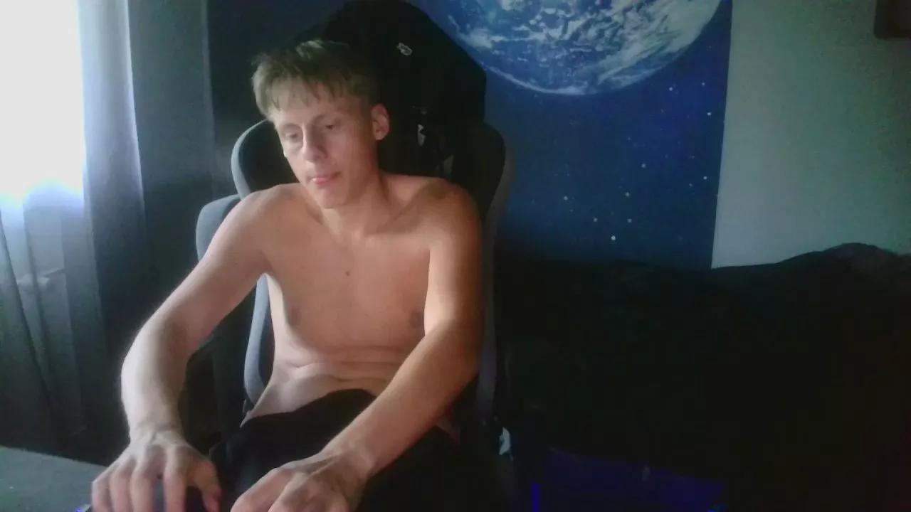looverboy18y on Cam4 