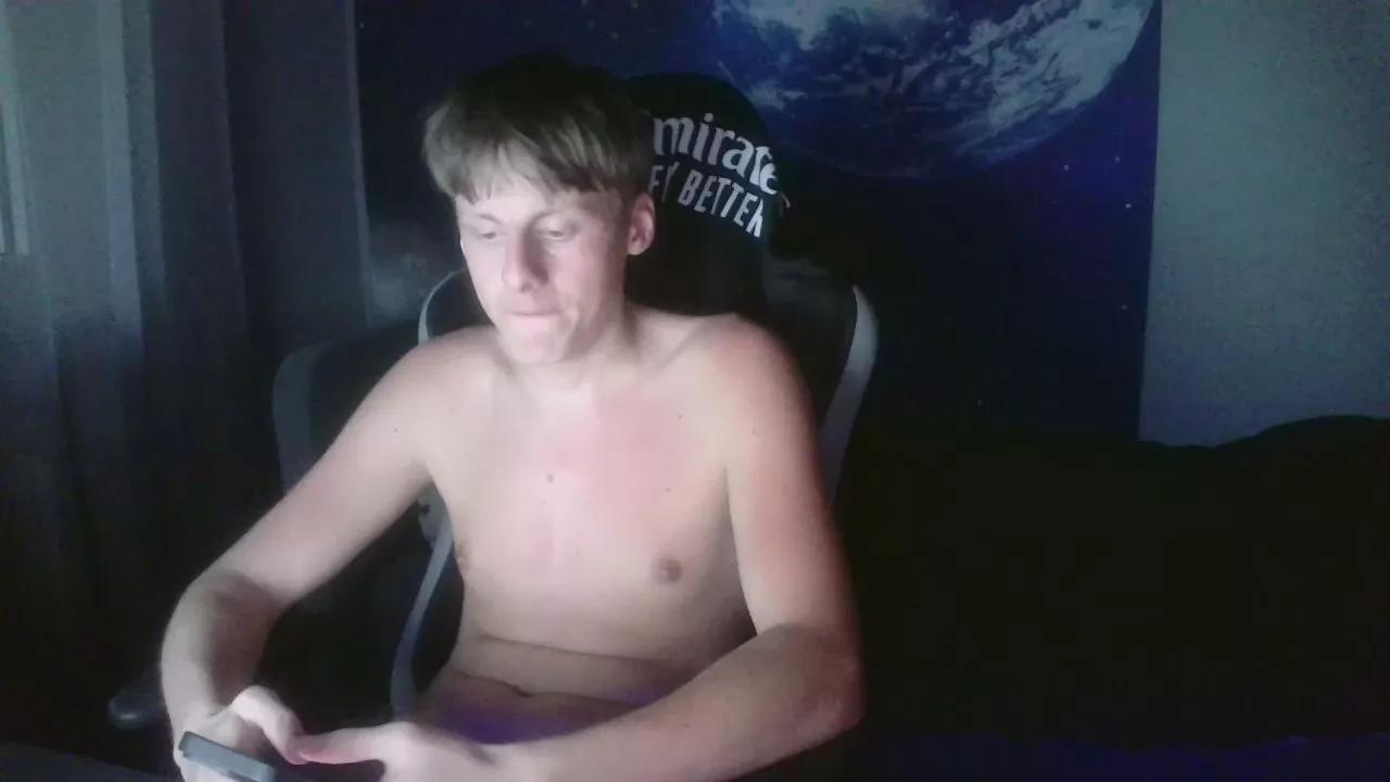 looverboy18y on Cam4 