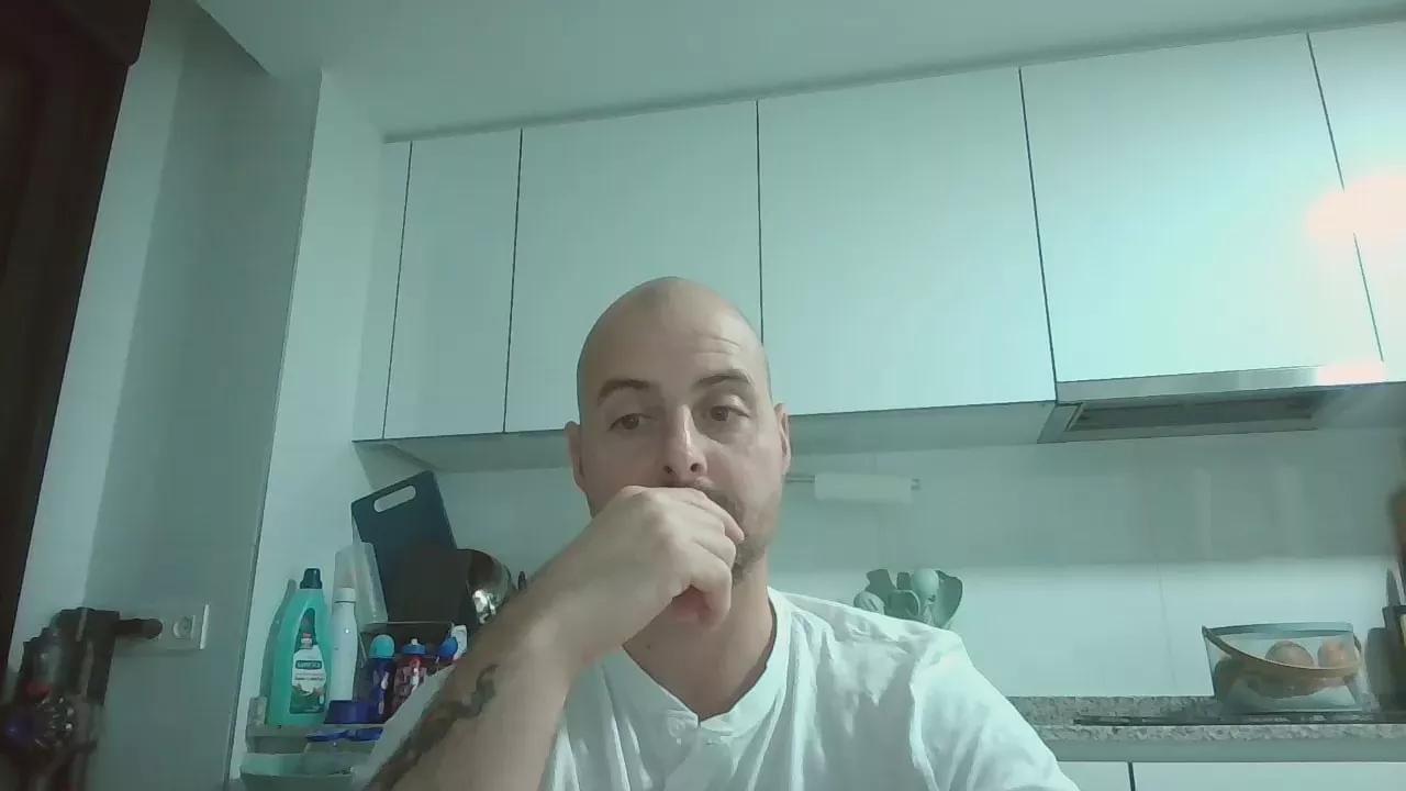 Madridhetero82 on Cam4 