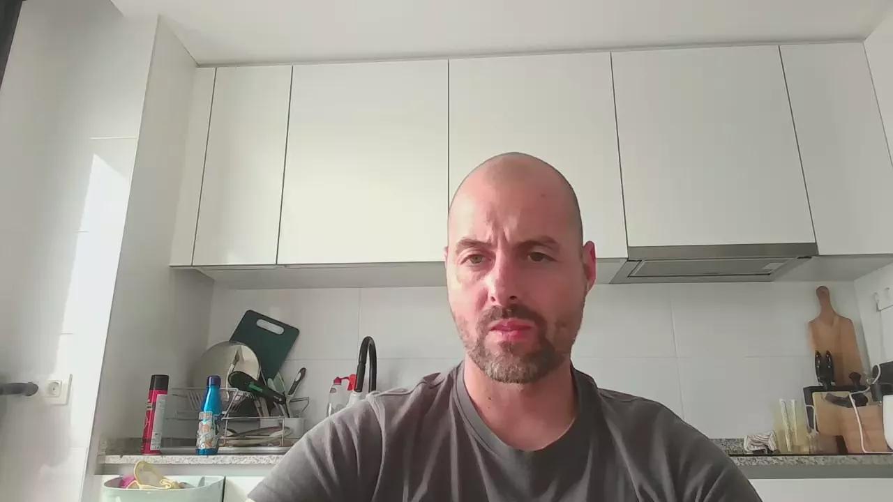 Madridhetero82 on Cam4 