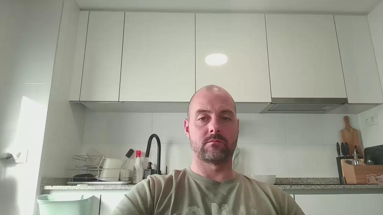 Madridhetero82 on Cam4 