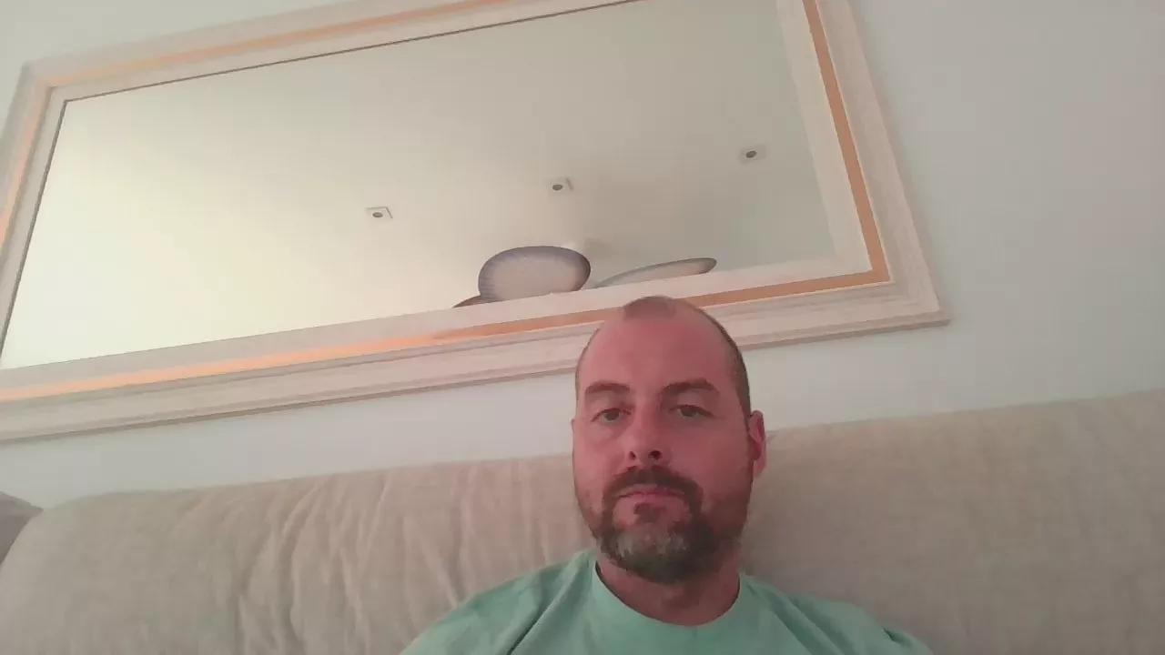 Madridhetero82 on Cam4 