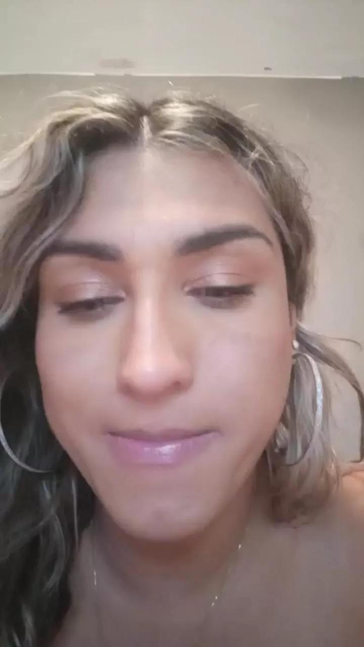 mariana105 on Cam4 