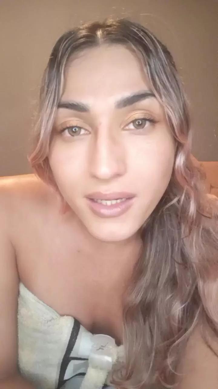 mariana105 on Cam4 