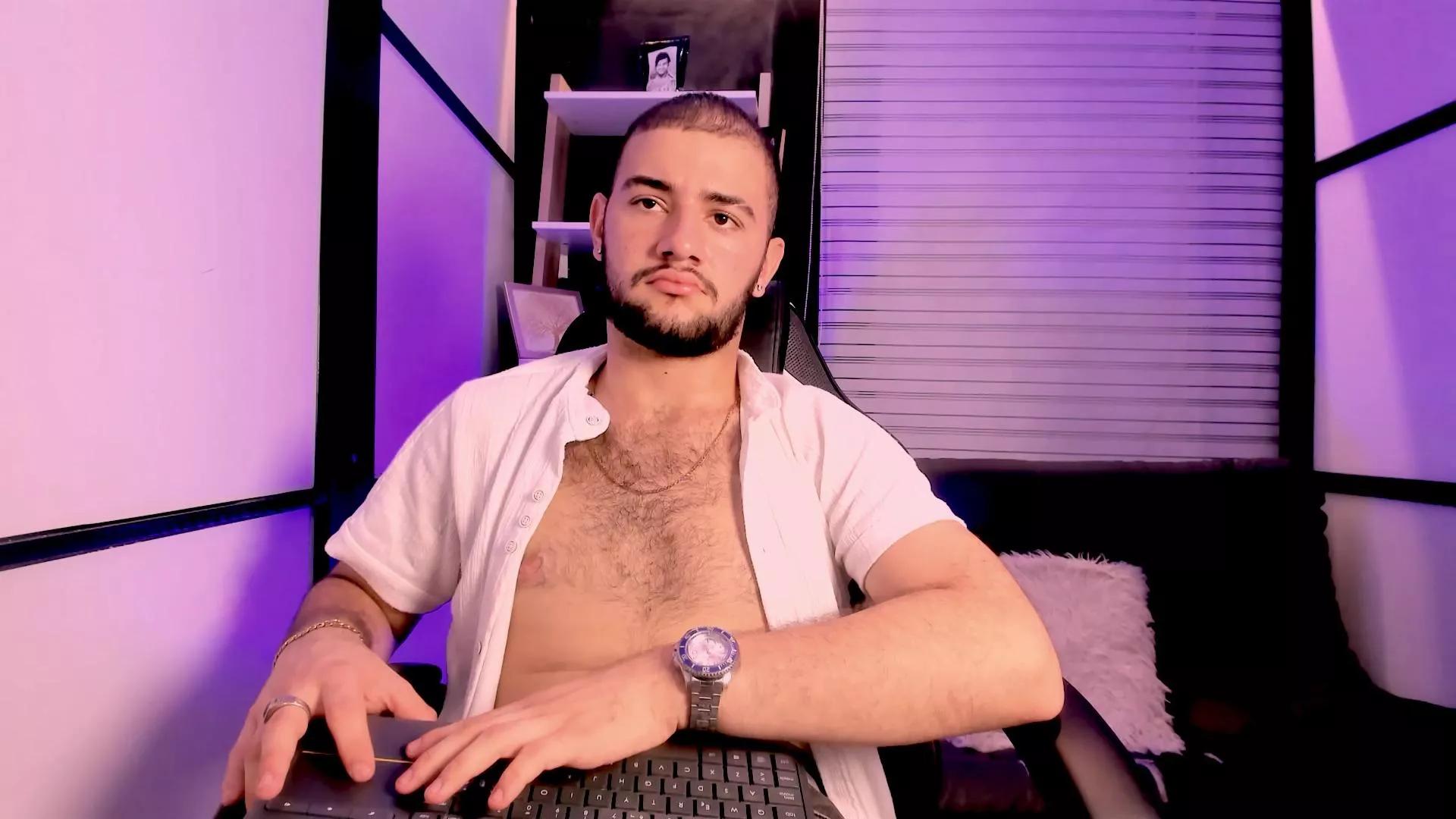 MaximusDicks on Cam4 