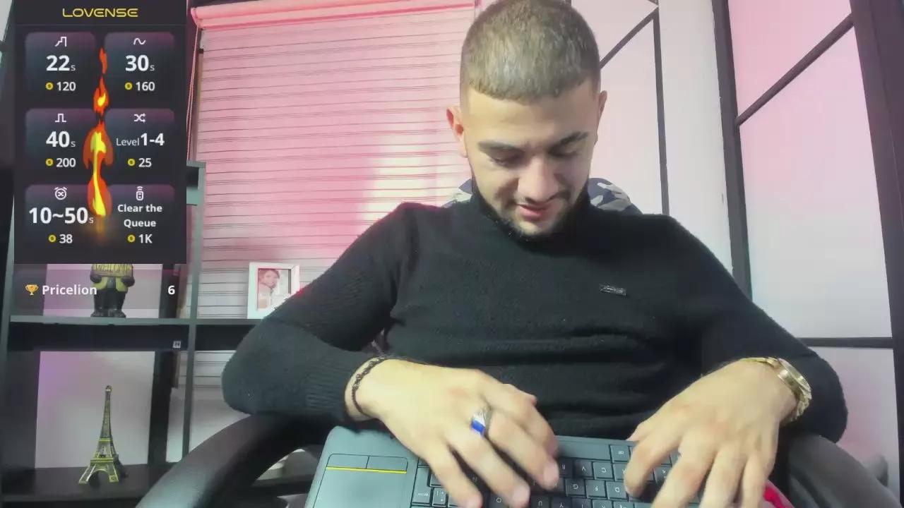 MaximusDicks on Cam4 