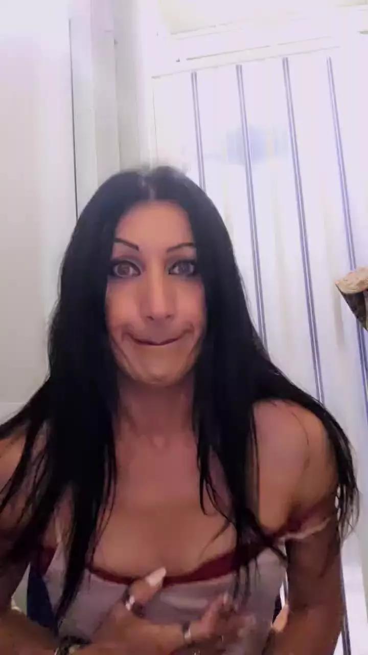 MONYTRAVCD on Cam4 