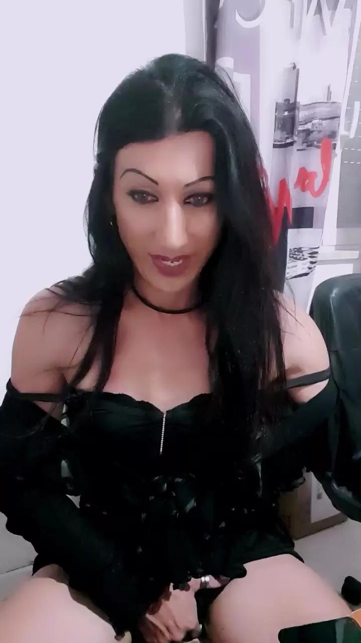 MONYTRAVCD on Cam4 