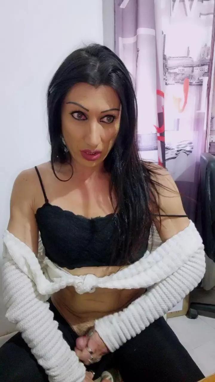 MONYTRAVCD on Cam4 
