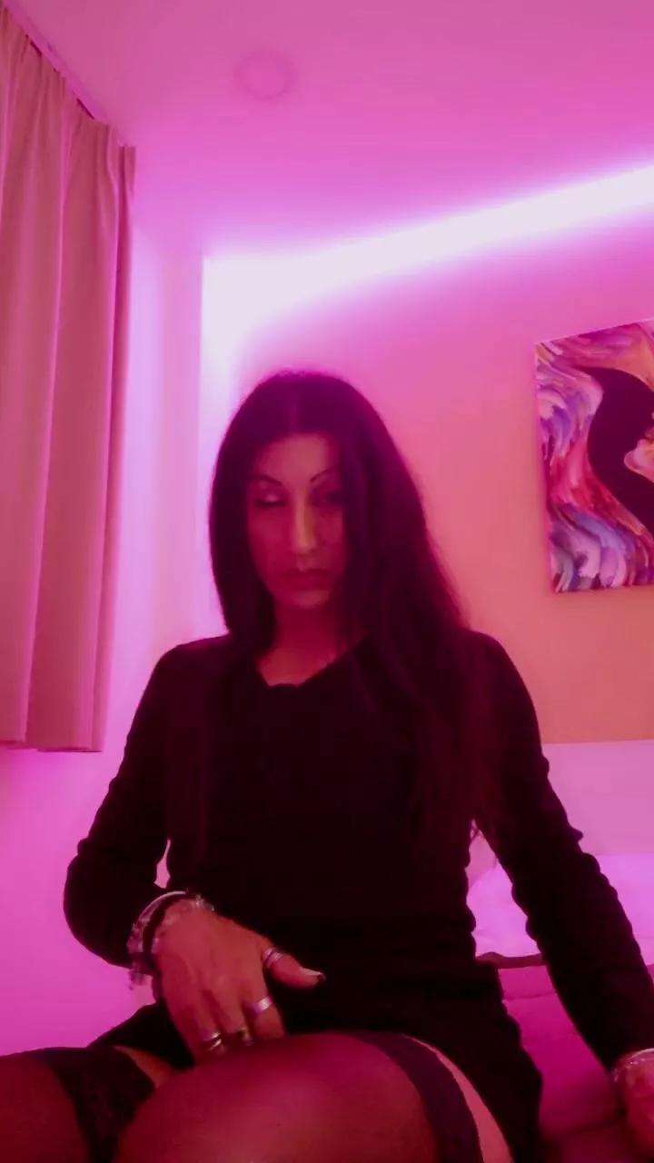 MONYTRAVCD on Cam4 