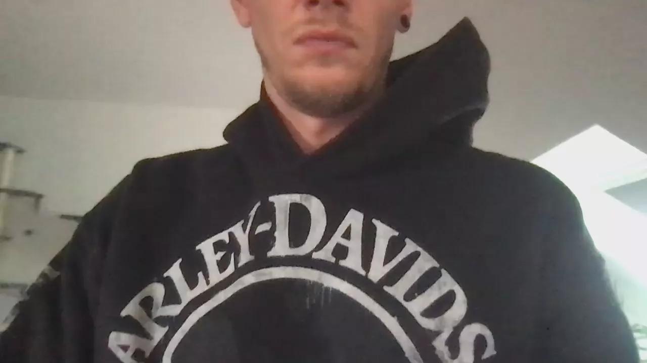 Mr_02_93 on Cam4 