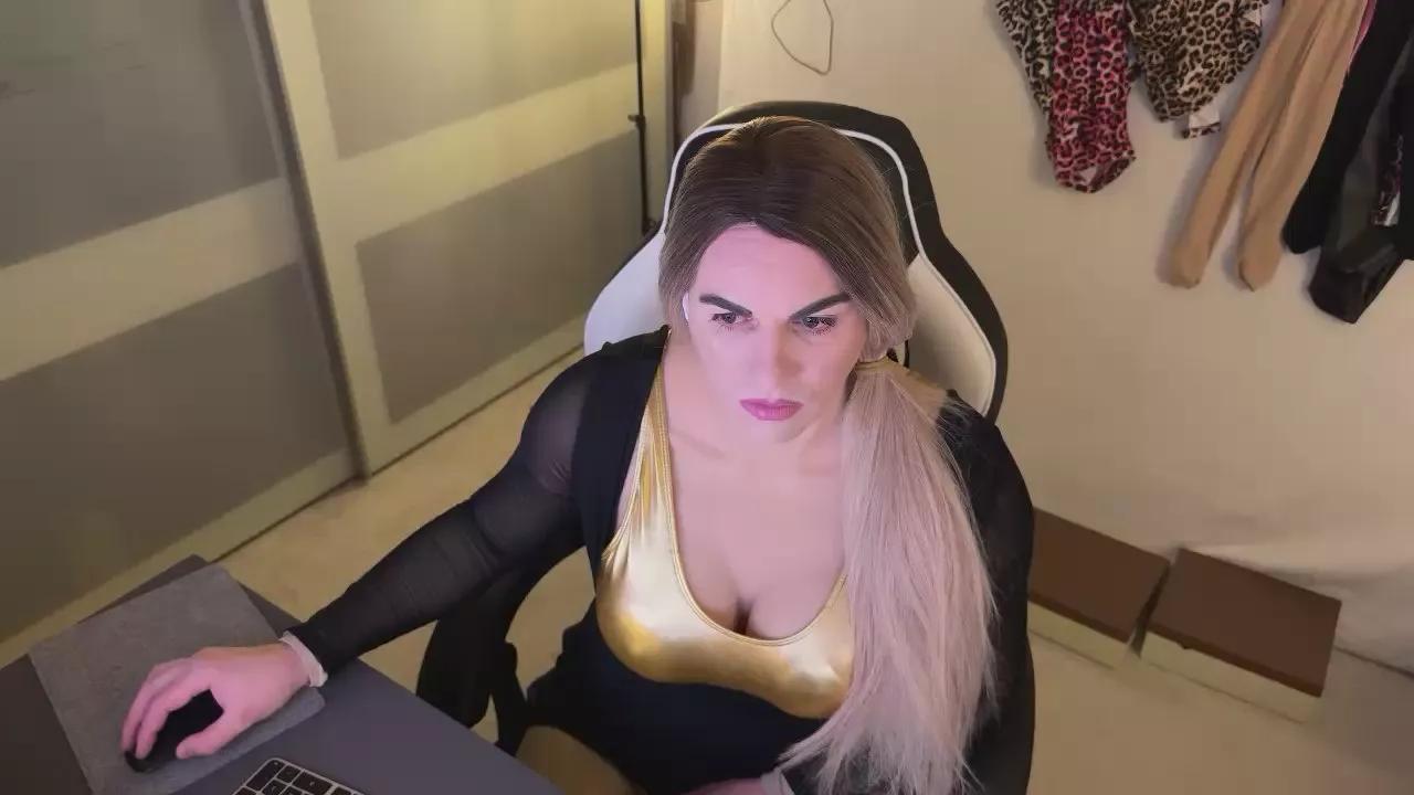 NylonQueen87 on Cam4 