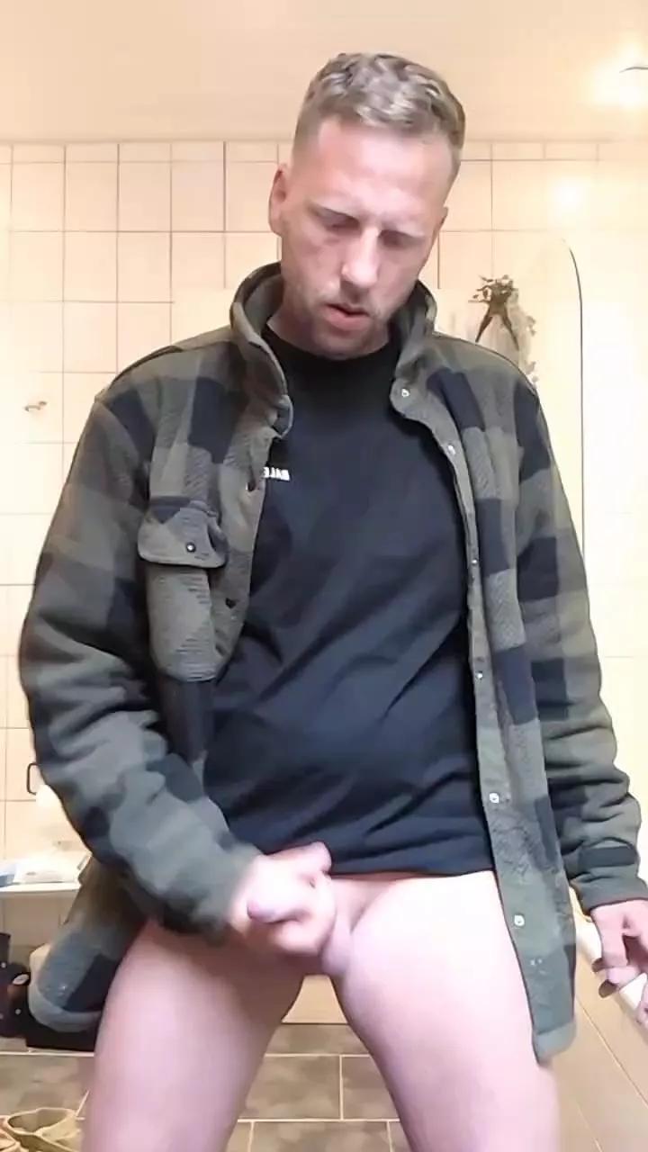 peggingboy87 on Cam4 