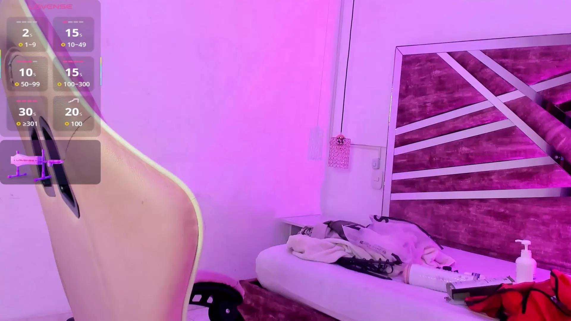 ReginaMills_ on Cam4 