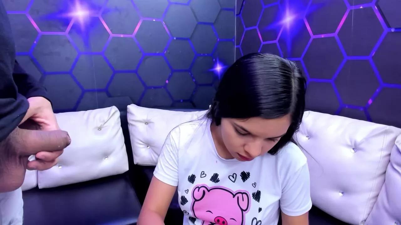 room_kiitty on Cam4 