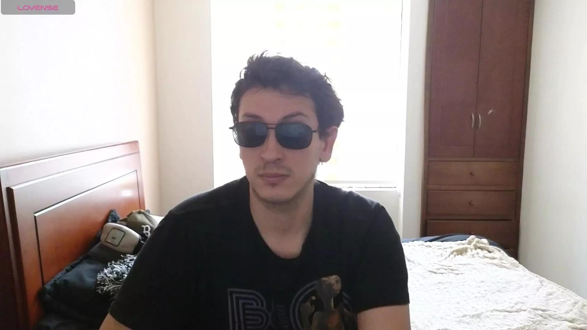 Serguioguecha33 on Cam4 