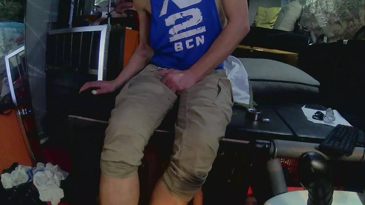 thingsbums on Cam4 