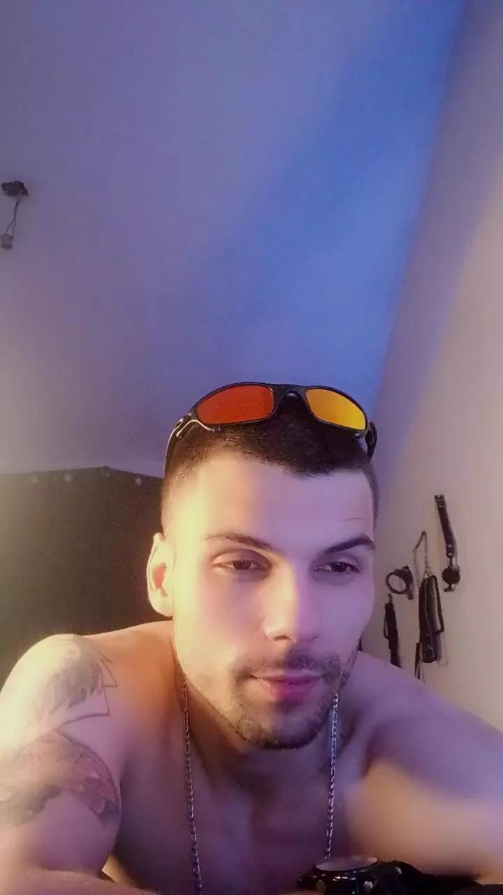 Zyonprive on Cam4 