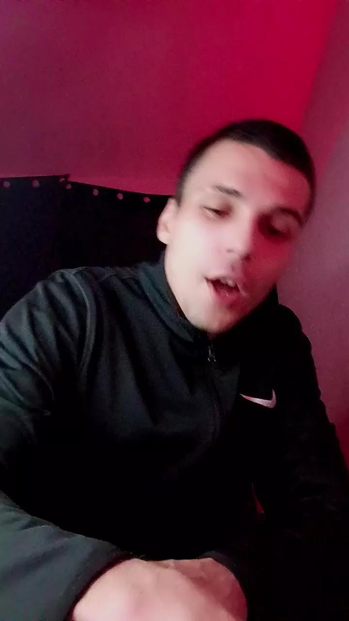 Zyonprive on Cam4 