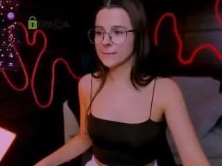 berry-alma on CamSoda 