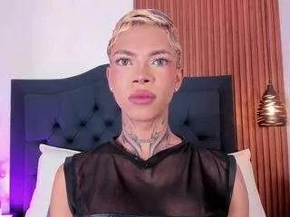 danna-dangerous on CamSoda 