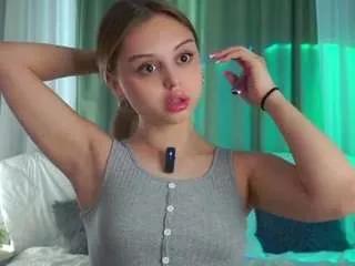 dollychatfield on CamSoda 