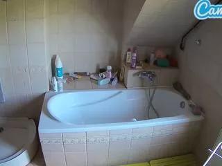 voyeurcam-julmodels-bath-2nd-1 on CamSoda 